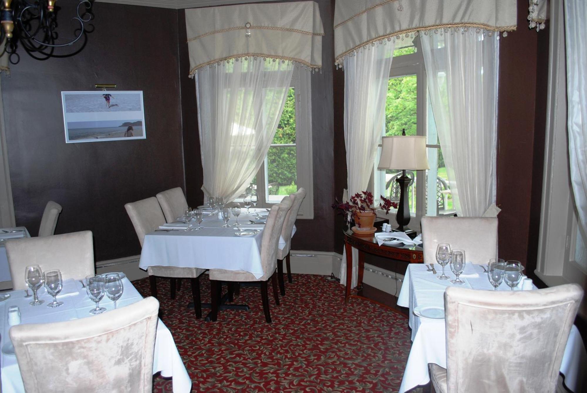 Chez Truchon Bistro-Auberge Ла-Мальбе Экстерьер фото