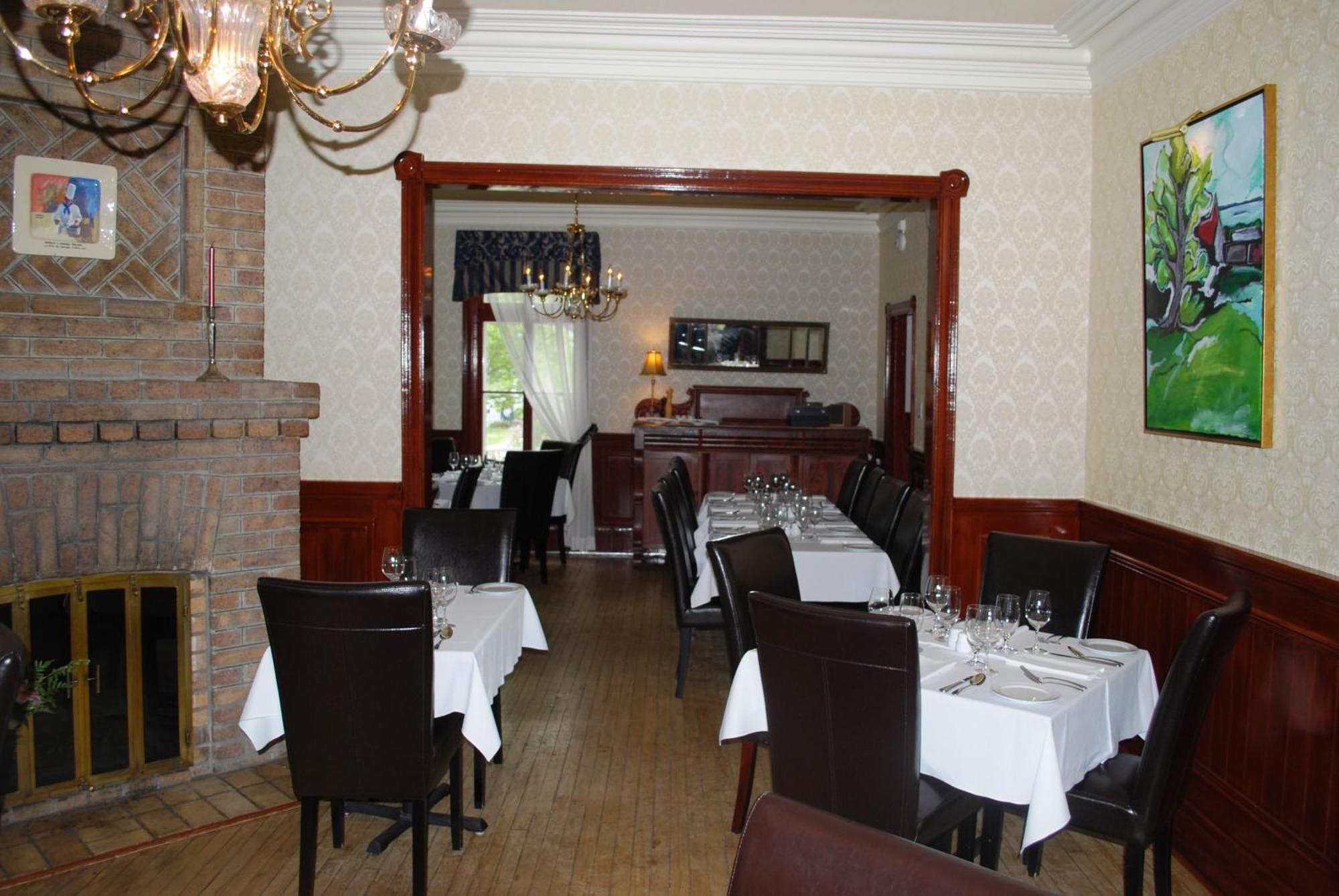 Chez Truchon Bistro-Auberge Ла-Мальбе Экстерьер фото
